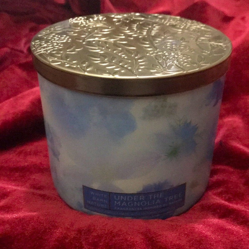 NEW- Under the Magnolia Tree- White Barn/ Bath & Body Works